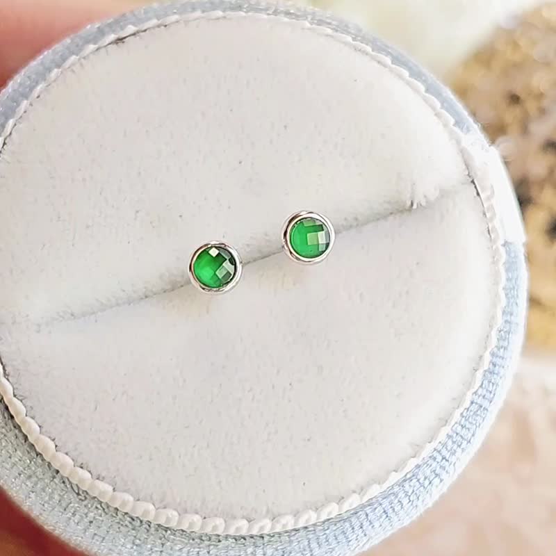 Cai Lai | Shining Diamond Cut Green | Grade A Jadeite Ice Glass Old Pit Green Cabochon Sterling Silver Simple Unisex Earrings - ต่างหู - หยก 