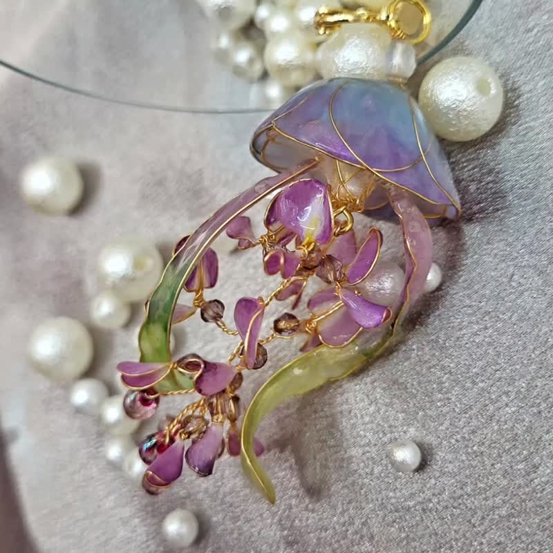 [Spring returns to the earth and also to the sea] Wisteria flower jellyfish crystal flower earrings - Earrings & Clip-ons - Resin Purple
