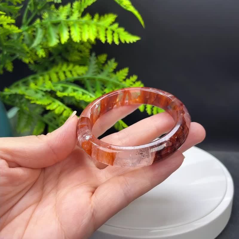 鴆羽幽靈水晶手鐲 54MM 冰透牛血紅紅膠花手環 彩虹星光 提升思維 - 手鍊/手環 - 水晶 紅色