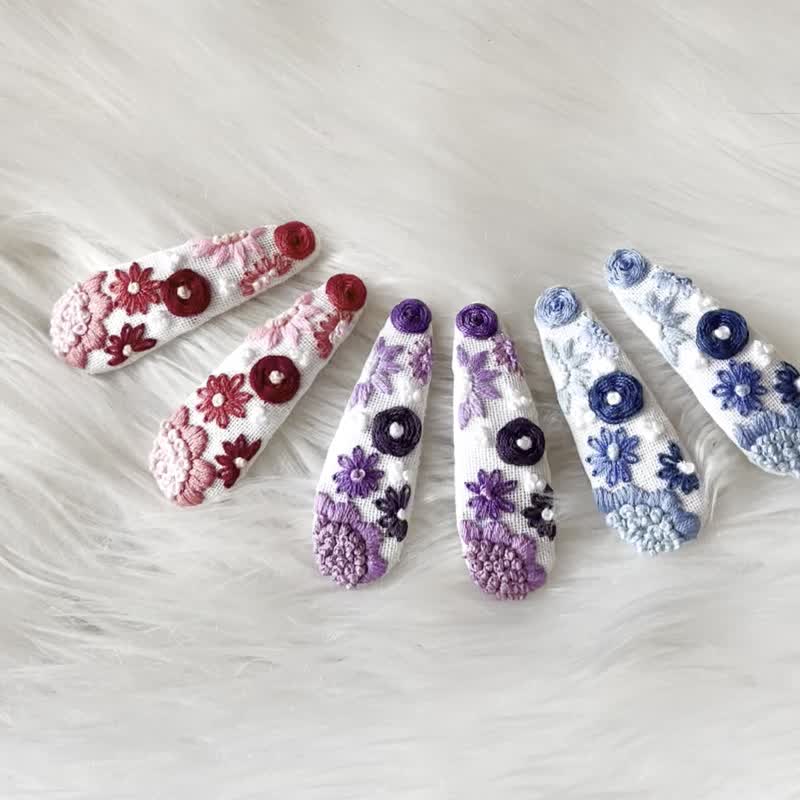 手工刺繡藍色花髮夾 - 2 件套 手工刺繡髮夾 - 髮圈/髮夾 - 棉．麻 藍色