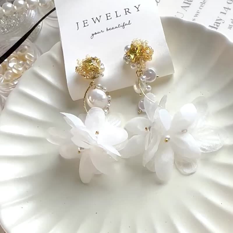 Rhinestones Chiffon Flower Pearl Drop Earrings - ต่างหู - คริสตัล สีเหลือง