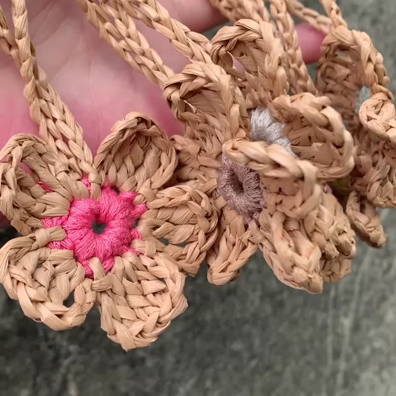 Raffia / flower accessories - พวงกุญแจ - ไฟเบอร์อื่นๆ 