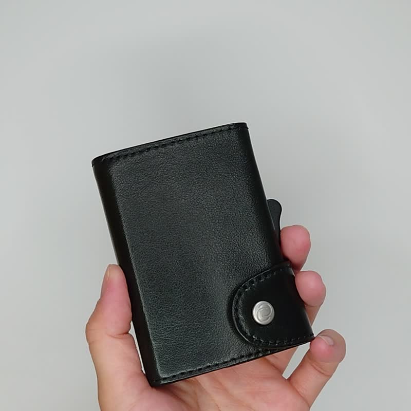 Minimal oiled leather wallet with anti-skimming function made of Italian leather - กระเป๋าสตางค์ - หนังแท้ สีดำ