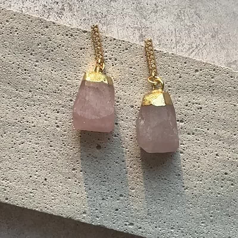 Irregular cut mineral rose quartz natural stone 925 Silver gold-plated Stone earrings birthday gift - Earrings & Clip-ons - Semi-Precious Stones Pink