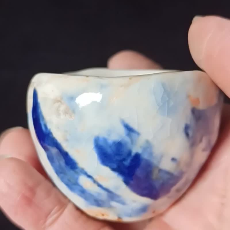 Hand-pressed porcelain blue and white elegant and chic tea cup - ถ้วย - เครื่องลายคราม หลากหลายสี