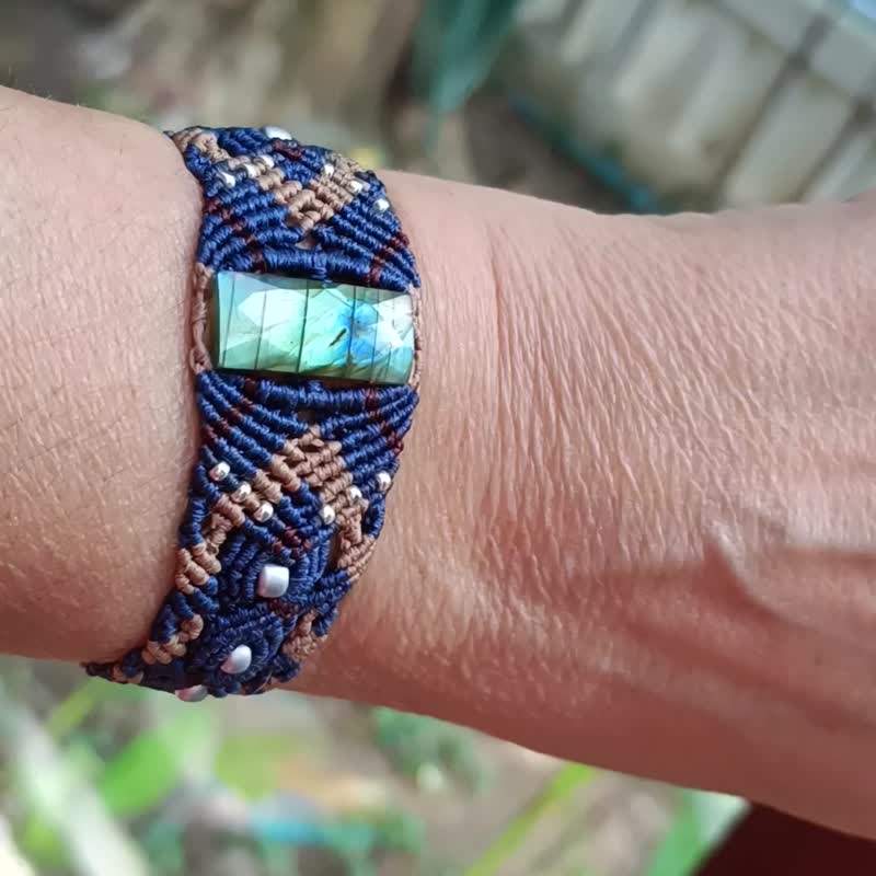 Handmade Macramé Bracelet with Labradorite and Silver-Toned Beads - Bracelets - Gemstone Blue