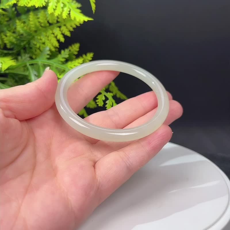 和田玉晴水綠手鐲60MM 冰底老料青白玉手環 附證書 質地細膩油潤 - 手鍊/手環 - 玉石 
