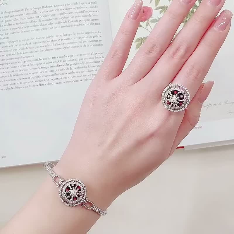 [Shi Lai Rotary Series] French embroidery / inlaid sterling silver platinum plated / rotating bracelet - Bracelets - Sterling Silver Red