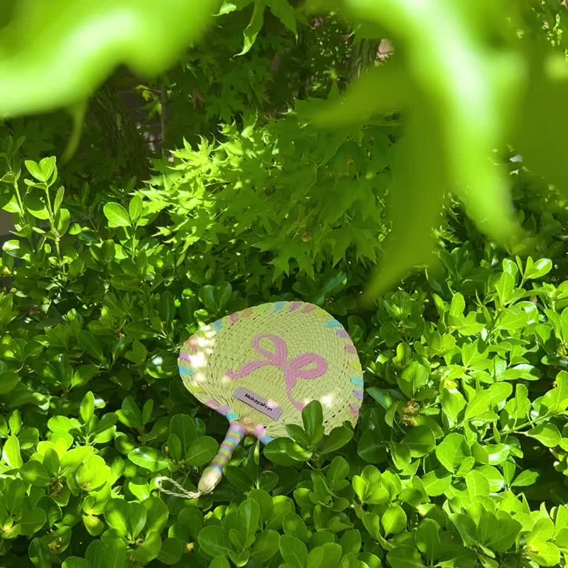 可愛蝴蝶結刺繡 手工編制 夏日棕葉蒲扇 - 扇子 - 植物．花 粉紅色