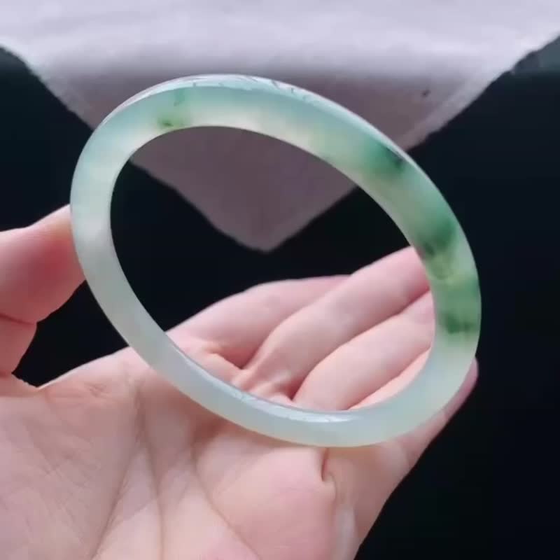 冰種玉鐲 天然翡翠玉鐲 A玉 手鐲 • 冰種飄花翡翠圓鐲 - 手鍊/手環 - 玉石 綠色