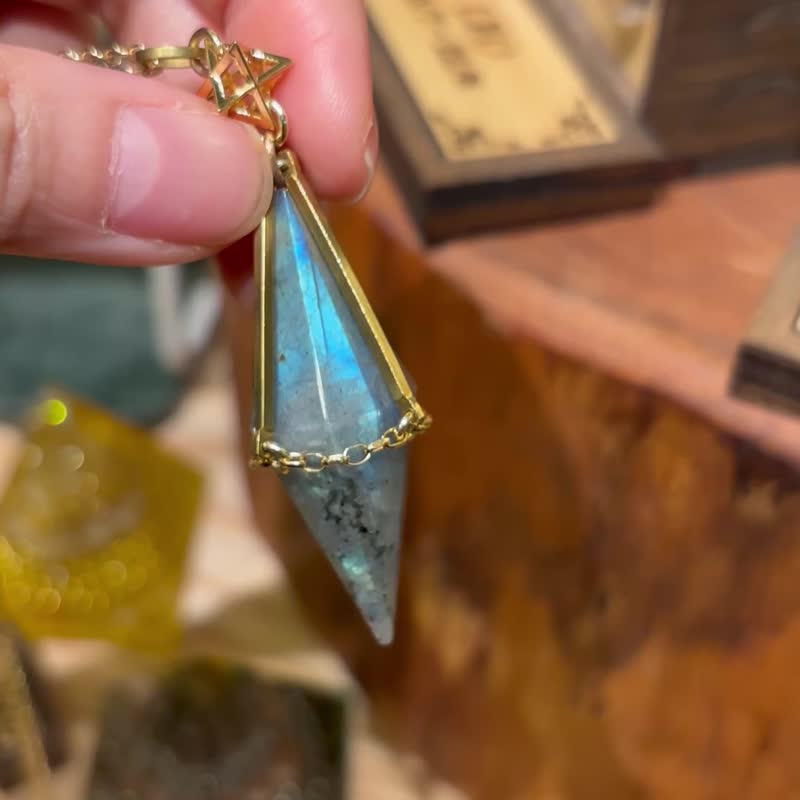 一圖一物 拉長石靈擺項鍊 能量水晶頸鏈 黃銅項鍊 中性 男項鍊 - 項鍊 - 其他金屬 灰色