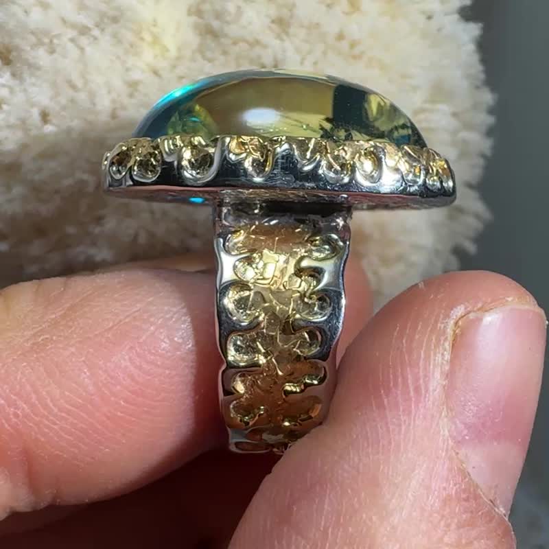 8号リング、きらめく手作りブルーアンバーリング、彫刻入りシルバー - リング・指輪 - 半貴石 ブルー