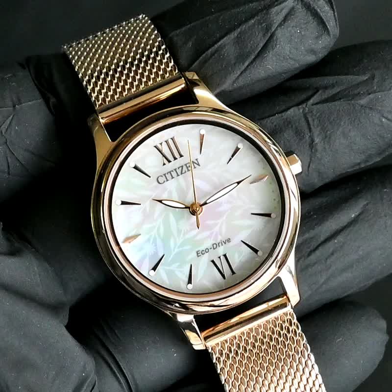 送料無料 Citizen シチズン ソーラー Eco-Drive 女性用腕時計 メッシュベルト Mather of Pearl dial EM0892-80D - 女錶 - 不鏽鋼 金色