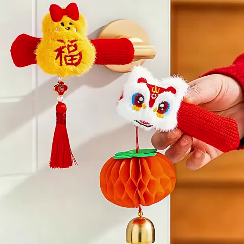 2026 New Year Door Handle Decorations – Festive Hanging Covers for Your Entrance Door to Celebrate the Spring Festival and Create a Joyful Atmosphere - ของวางตกแต่ง - วัสดุอื่นๆ 