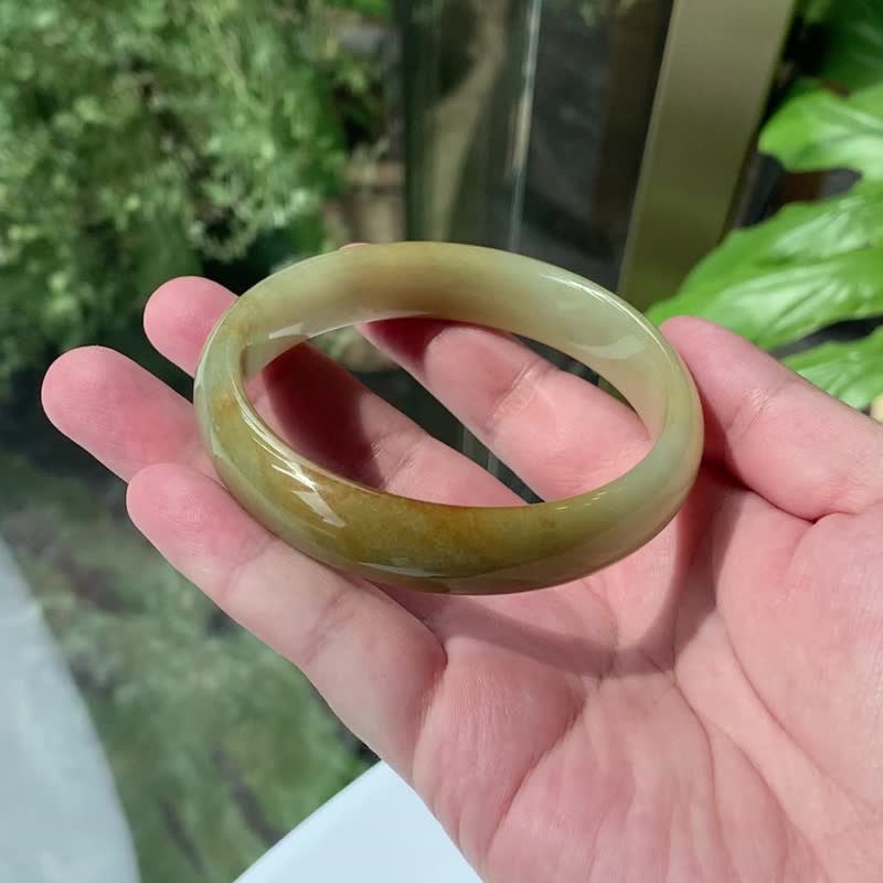 Qiuli | Thin waxy and glued olive yellow green peace bracelet / hand size 19 | natural grade A jadeite bracelet - สร้อยข้อมือ - หยก สีกากี