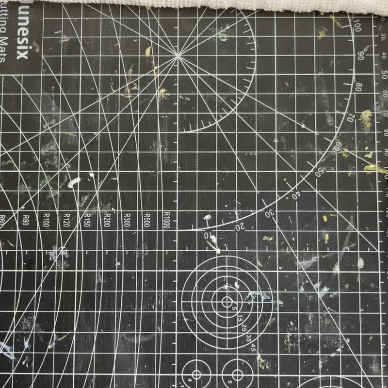 【躺倒落葉堆的挪威森林貓】插畫師手作粘土旋轉戒指 - 戒指 - 黏土 灰色