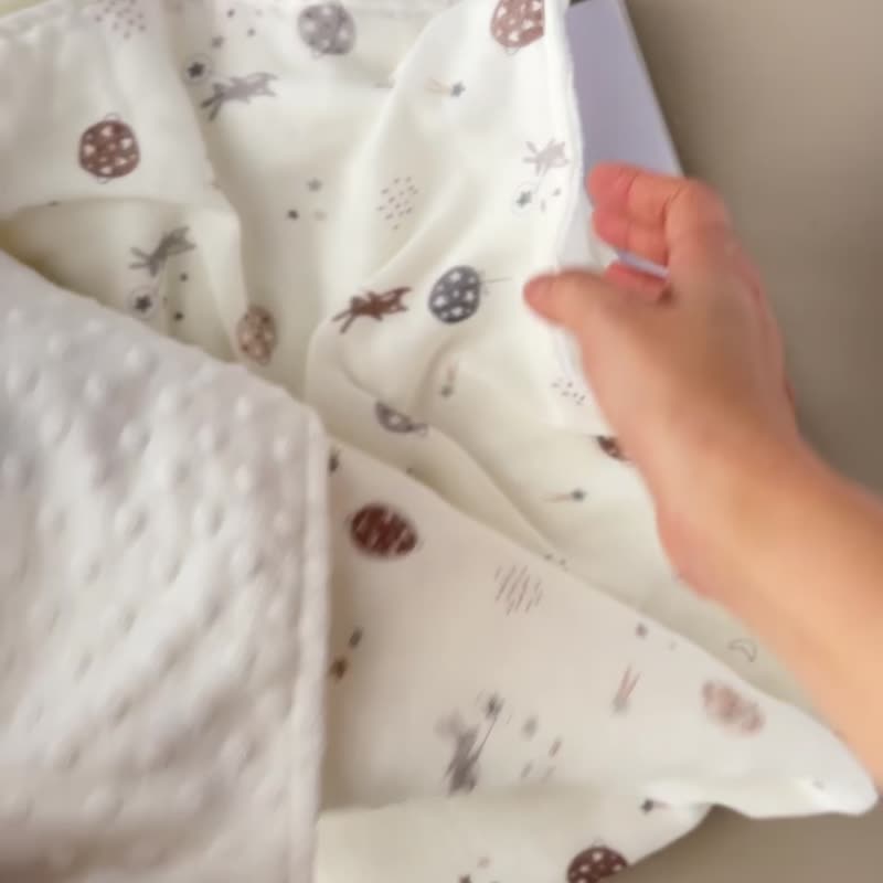 小兔子星球探險  寶寶荳荳絨毯 嬰兒手作 新生兒禮 - 圍兜/口水巾 - 棉．麻 多色