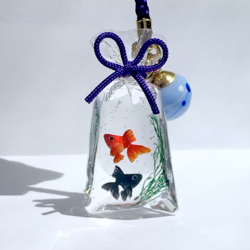 【11個まとめ売り】ミニチュア　金魚鉢＆巾着袋オイルチャーム　キーホルダー 受注制作 縁日の金魚袋 根付 帯飾り キーホルダー ミニチュア