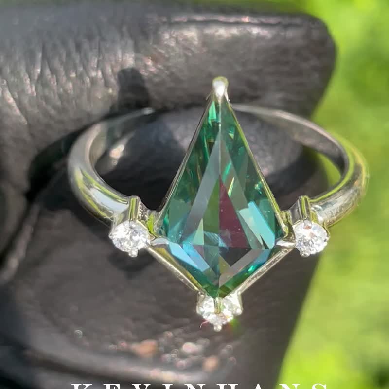 カイトカットブルーグリーンモアッサナイトダイヤモンドリング、ホワイトゴールドの婚約指輪、ギフト - リング - ダイヤモンド 
