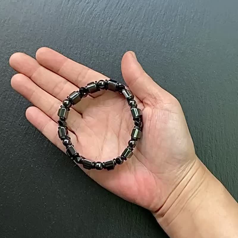 Warning against evil and villains - metallic black Stone x black Stone beads x obsidian x ebony wood personalized hand row - สร้อยข้อมือ - คริสตัล สีดำ