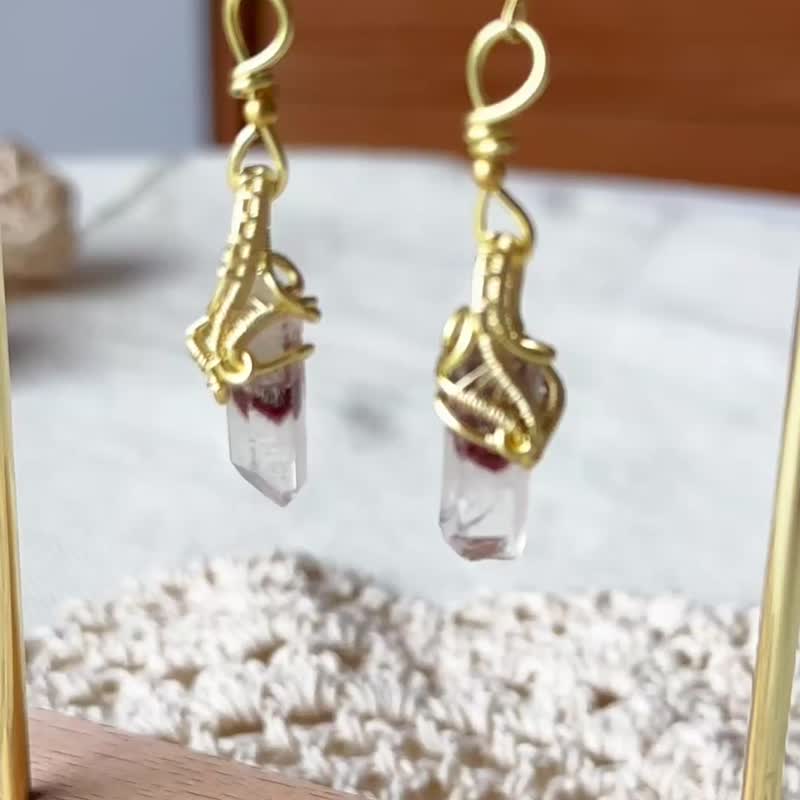 [Abnormal Crystal] Red Ghost Raw Stone Earrings/Crystal Earrings - ต่างหู - คริสตัล สีแดง