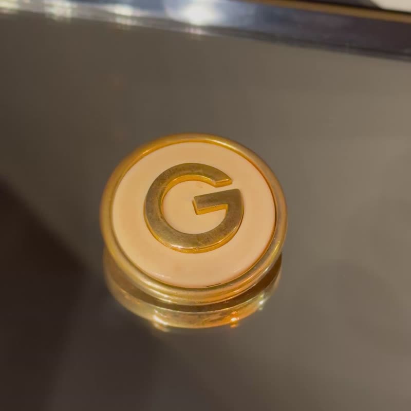 Second-hand Givenchy Givenchy 80s letter brooch pin gift - เข็มกลัด - โลหะ สีทอง