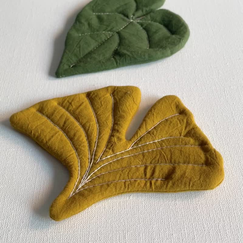 觀葉植物刺繡杯墊材料包 全程影片教學 銀杏 錦緞 山烏龜3入 - 編織/刺繡/羊毛氈/縫紉 - 棉．麻 綠色