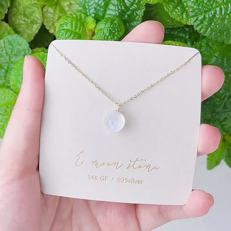 Blue Halo Moonstone Rose Necklace 14K - สร้อยคอ - คริสตัล สีน้ำเงิน