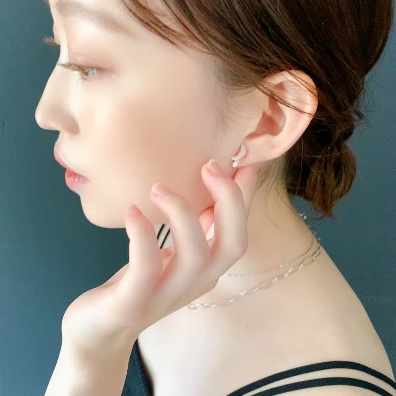 ムーンアシンメトリーピアス GD - ピアス・イヤリング - 金属 ゴールド