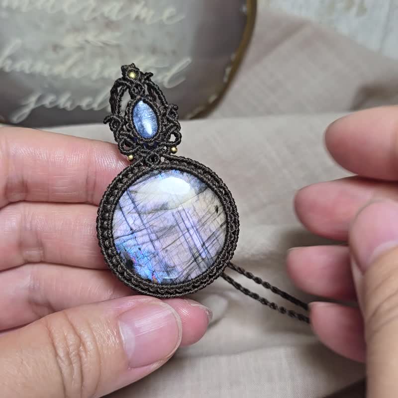 L146 Labradorite macrame Necklace - สร้อยคอ - วัสดุอื่นๆ สีนำ้ตาล