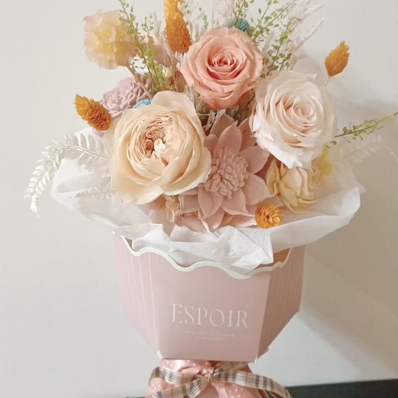 畢業花束禮物 永生太陽花向日葵玫瑰花束 情人節生日企業贈品課程 - 乾燥花/永生花 - 其他材質 多色