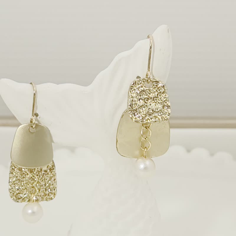 AB style double disc tassel texture earrings - ต่างหู - ไข่มุก ขาว