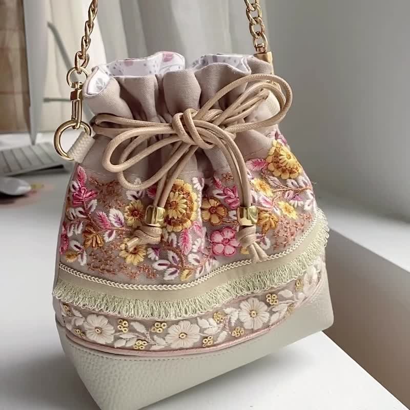 Indian embroidery trim / bucket bag - กระเป๋าหูรูด - หนังเทียม สีส้ม