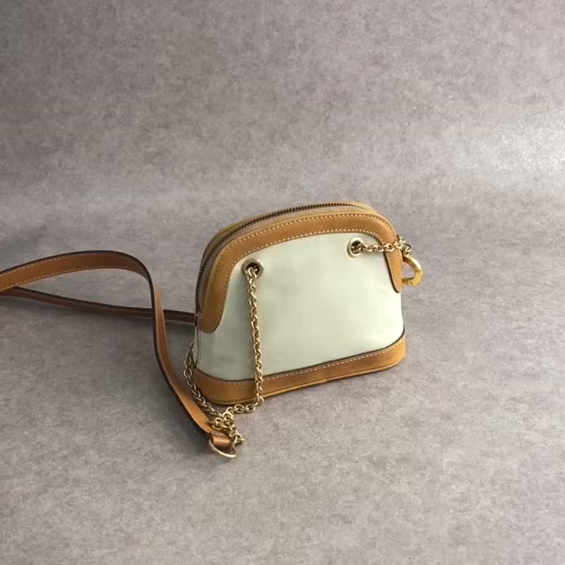 【 日本直送　名牌中古包 】CELINE セリーヌ ショルダーバッグ ベージュ サークルロゴチャーム レザー がま口 チェーンショルダー 2aechi - 側背包/斜背包 - 真皮 咖啡色
