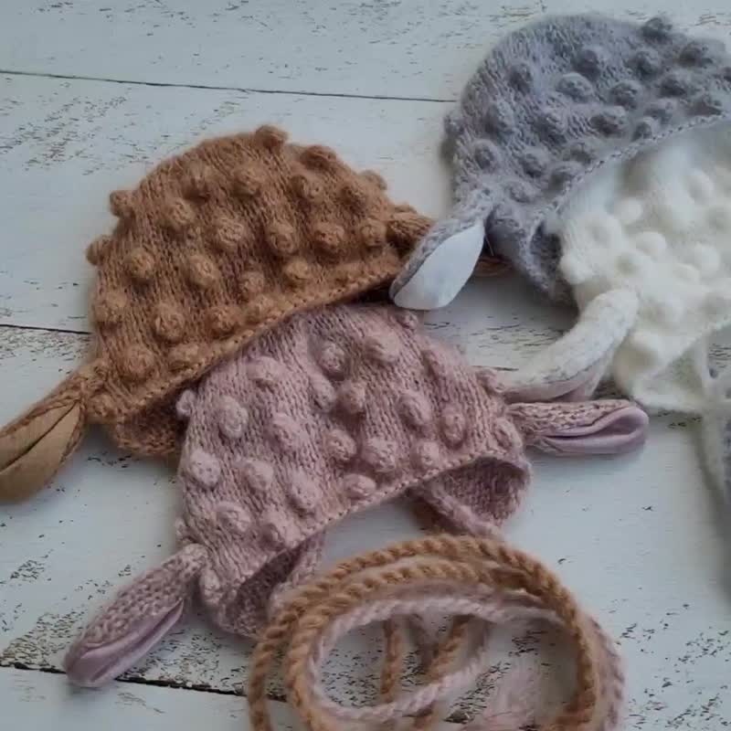 Newborn sheep (lamb) bonnet. Knitted Lamb baby hat. Newborn photo props - เครื่องประดับ - ขนแกะ หลากหลายสี