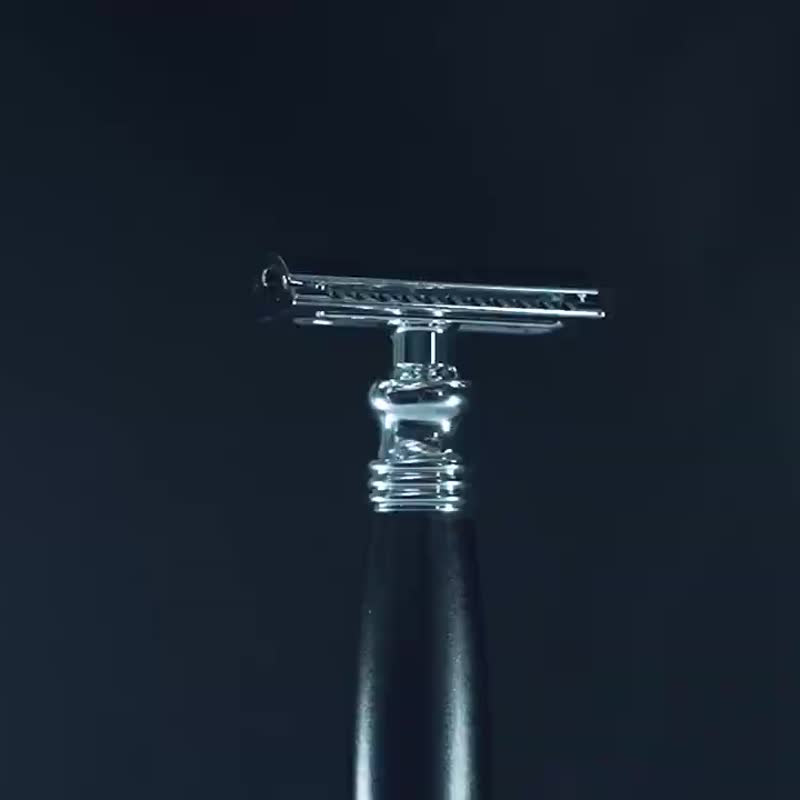【兩週年特仕款】雙刃式刮鬍刀豪華禮盒四件組 - 珍珠白 免費刻字 - 男性保養/清潔/修容工具 - 其他金屬 白色