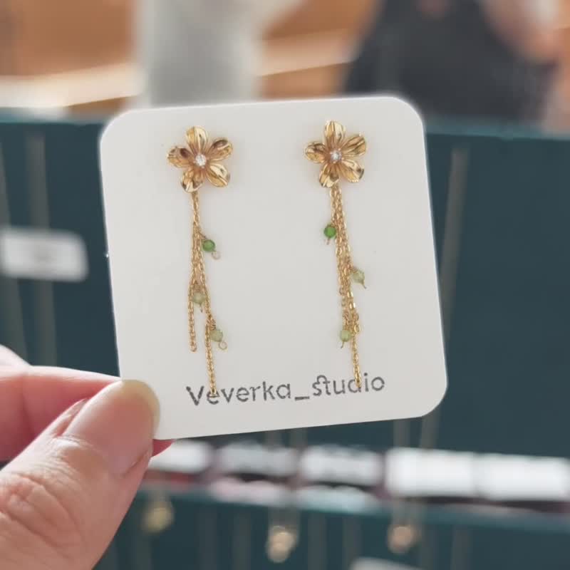 【Veverka】碧波 - 天然石耳環 橄欖石 透輝石 - 耳環/耳夾 - 半寶石 綠色