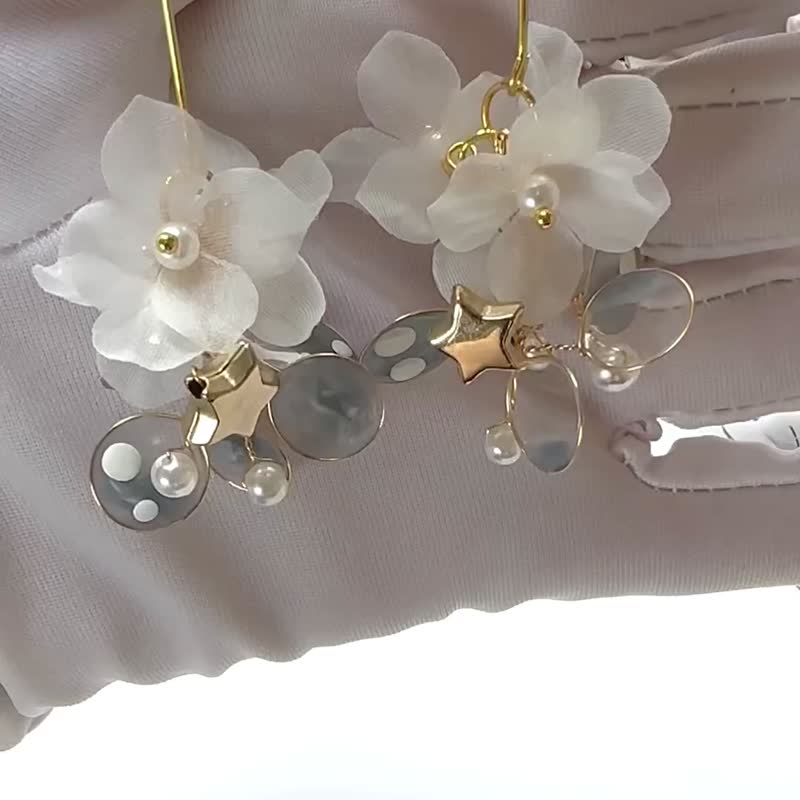 Fully handmade pendant crystal resin earrings - ต่างหู - เรซิน 