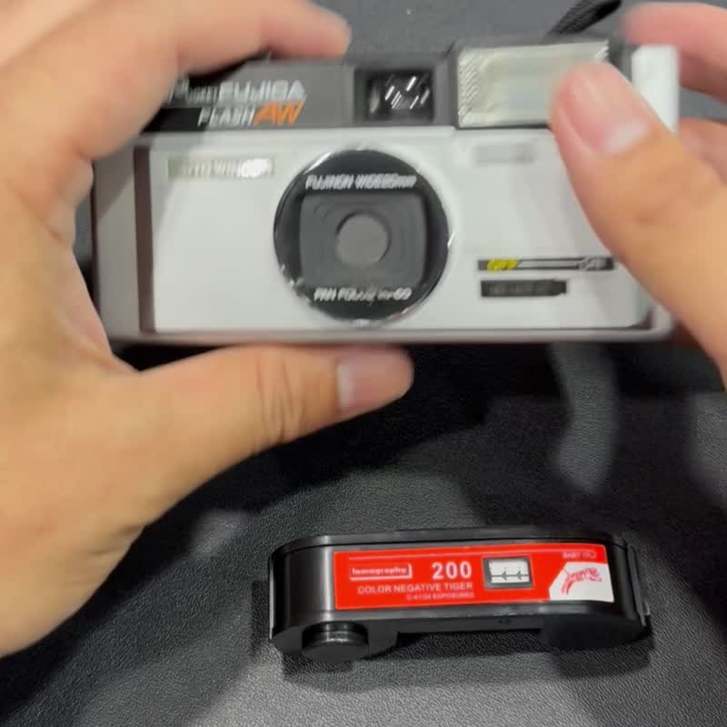 110 Film Pocket Fujica Flash AW Film Camera Film Overall 70% New Spy Camera Ligh - กล้อง - วัสดุอื่นๆ สีเงิน