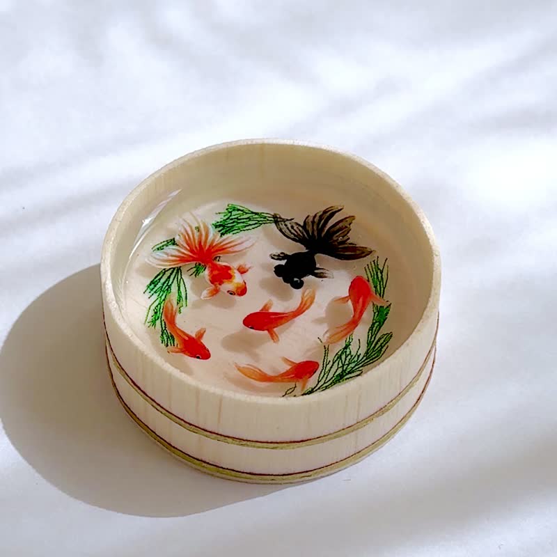 Made to order　Goldfish swimming in a wooden tub　miniature　ornament - Items for Display - Resin 