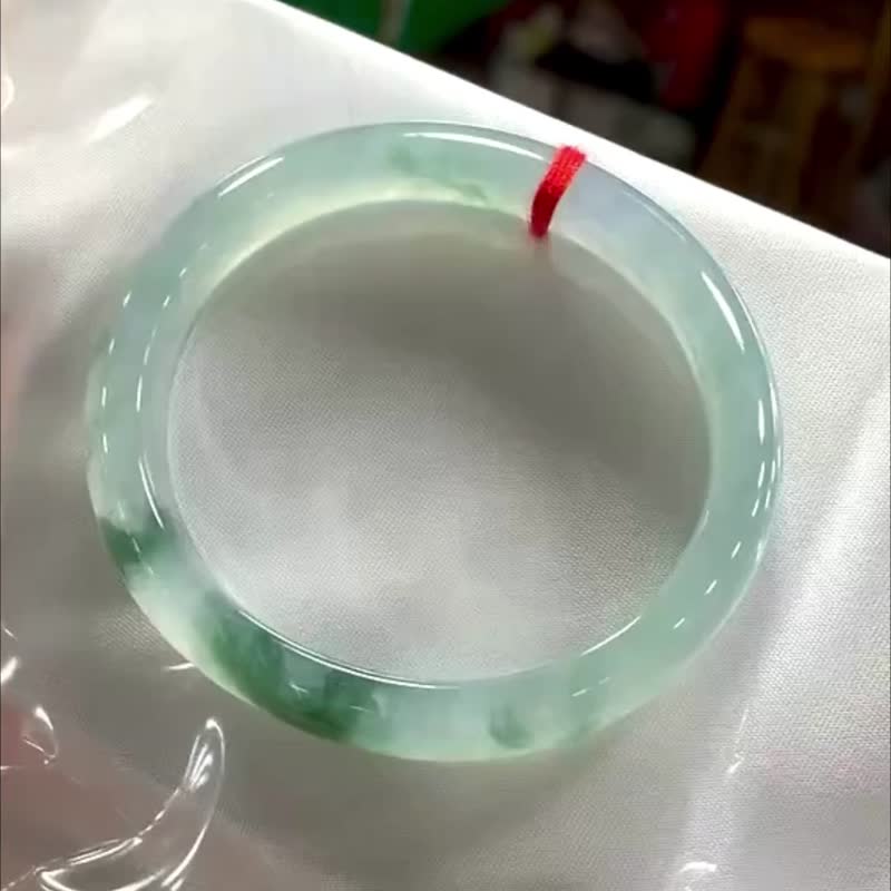 冰種翡翠天然翡翠玉鐲A玉手鐲 玉鈪 • 冰種飄花翡翠貴妃鐲 - 手鍊/手環 - 玉石 綠色