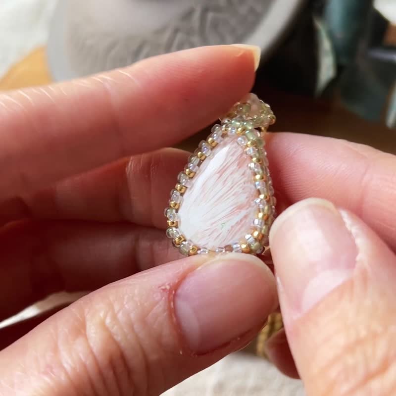 Calcium Zeolite Glass Rice Beads x Natural Stone Small Beaded Pendant with Gemstone Chain - สร้อยคอ - คริสตัล สึชมพู