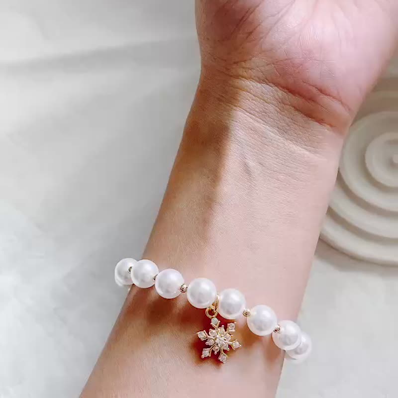 【Cinnamonmon】WhiteX'mas|Essential oil bracelet|Exchange gift|Snowflake style - Bracelets - Glass 