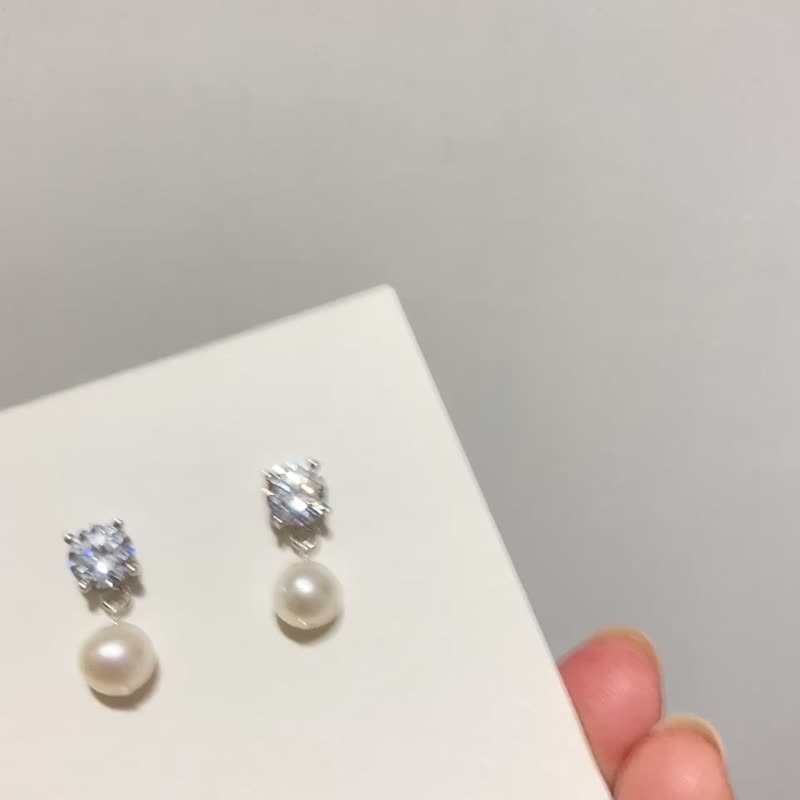 Classic Freshwater Pearl and CZ stone sterling silver earrings - ต่างหู - เงินแท้ สีทอง