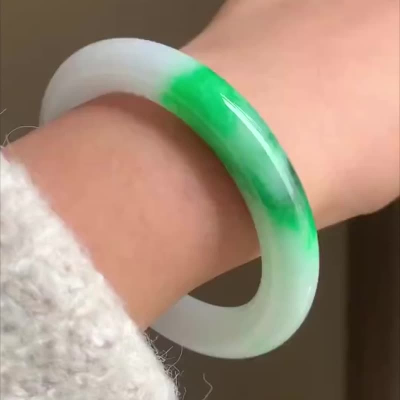 Ice type natural jade Burmese A jade bracelet • Glutinous ice type white background green jade round bracelet - สร้อยข้อมือ - หยก ขาว