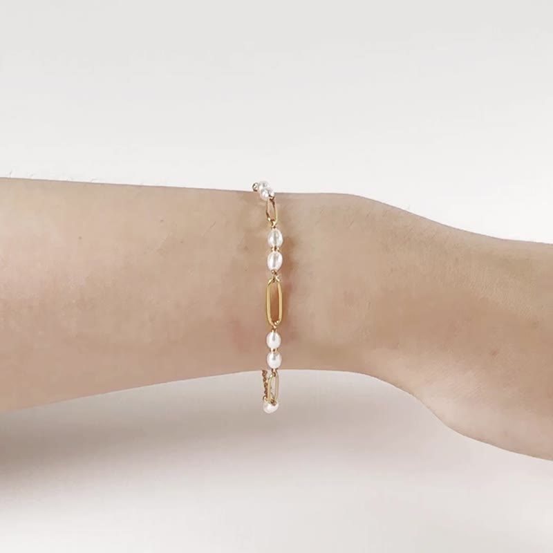 Natural freshwater pearl 14K gold medical steel bracelet/adjustable chain length Stainless Steel anti-allergic rice pearl - Bracelets - Stainless Steel Gold