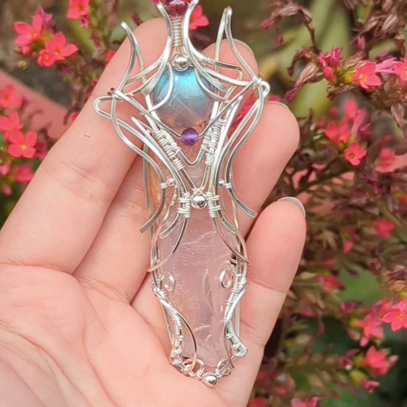 Mozambique powder crystal sword - Necklaces - Gemstone Pink