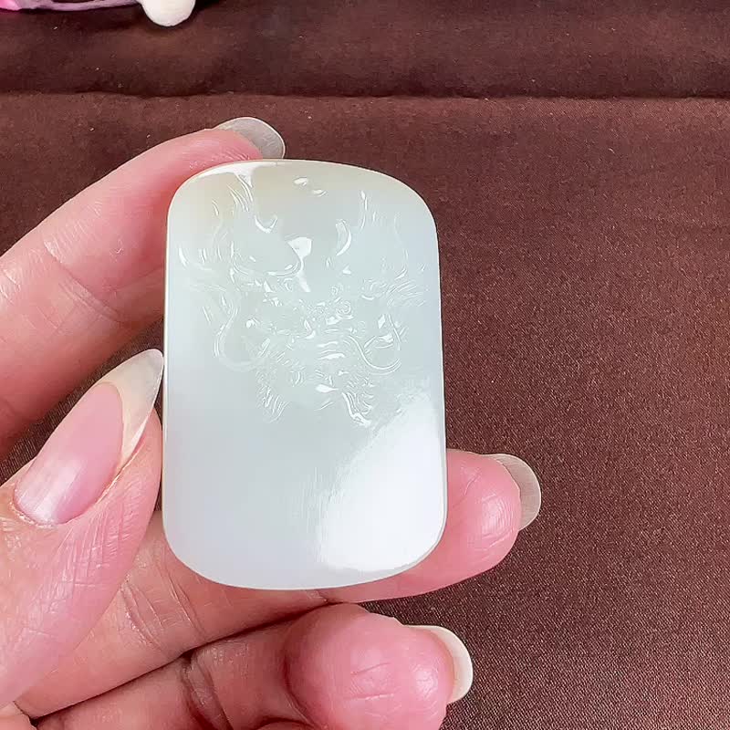 天然新疆和田玉羊脂玉龍行天下生肖龍吊墜玉質細膩油潤色澤柔 - 吊飾/掛飾 - 玉石 