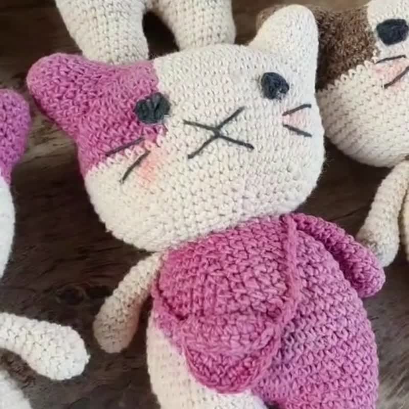 天然染めの綿かぎ針編み人形、キティ猫、子猫、ブラックライトブラウン