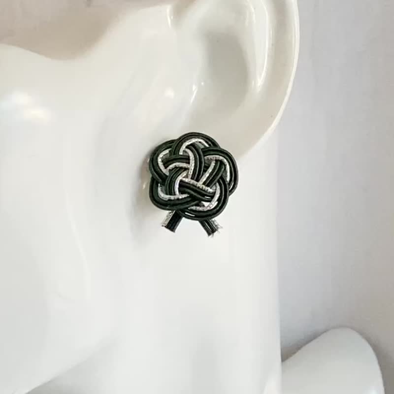 シルバーと緑色梅水引結びのピアス - 耳環/耳夾 - 紙 綠色
